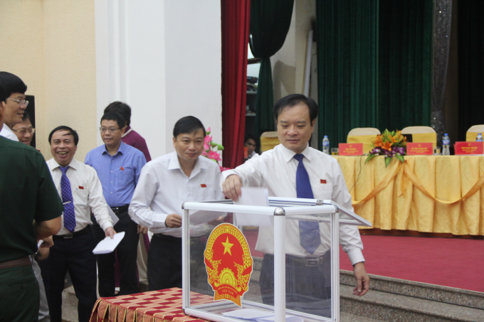 Với số phiếu bầu tuyệt đối &ocirc;ng Th&aacute;i Thanh Q&uacute;y ch&iacute;nh thức l&agrave; t&acirc;n Chủ tịch UBND tỉnh Nghệ An.