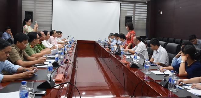 Thứ trưởng Đặng Ho&agrave;ng Oanh l&agrave;m việc tại Đ&agrave; Nẵng: Sẽ kiến nghị th&aacute;o gỡ kh&oacute; khăn trong &aacute;p dụng ph&aacute;p luật