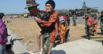 Indonesia nhận hỗ trợ quốc tế sau thảm họa động đất, sóng thần