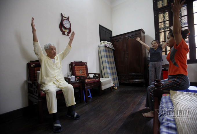 Một ng&agrave;y b&igrave;nh dị của nguy&ecirc;n Tổng b&iacute; thư Đỗ Mười tại tư gia