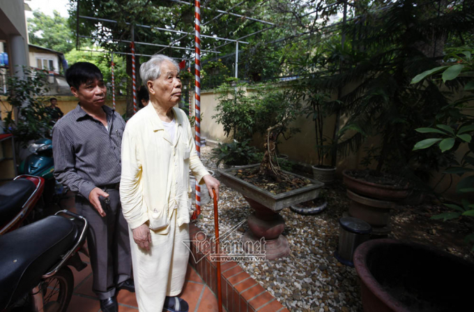 Một ng&agrave;y b&igrave;nh dị của nguy&ecirc;n Tổng b&iacute; thư Đỗ Mười tại tư gia