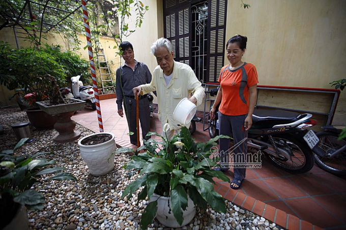 Một ng&agrave;y b&igrave;nh dị của nguy&ecirc;n Tổng b&iacute; thư Đỗ Mười tại tư gia
