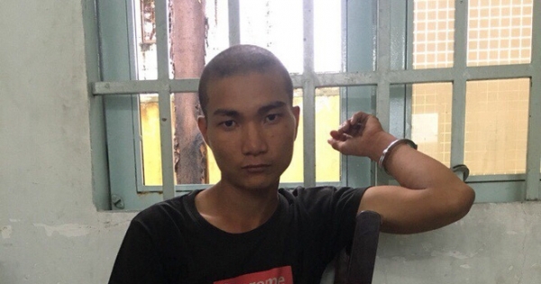 Kề dao cướp tài sản còn đòi nạn nhân... cho hôn