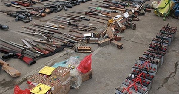 Tiêu hủy lượng lớn vũ khí, công cụ hỗ trợ thu trong dân