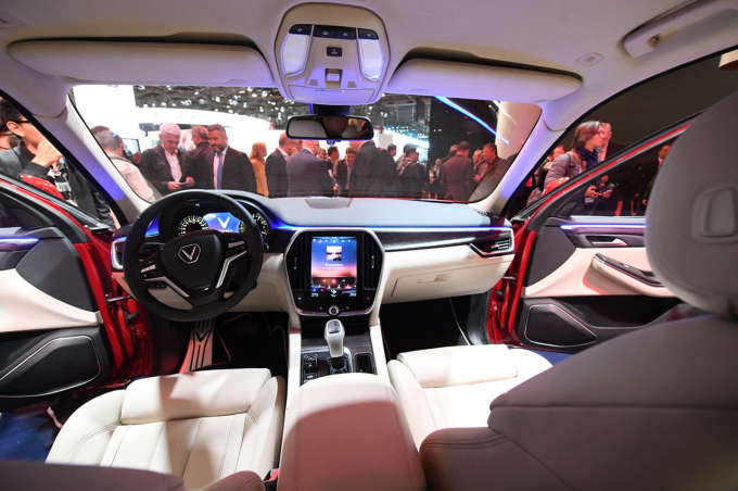 Dựa tr&ecirc;n tỉ lệ k&iacute;ch thước ho&agrave;n hảo của khung xe, mẫu xe&nbsp;LUX SA2.0 c&oacute; khoang h&agrave;nh kh&aacute;ch rộng r&atilde;i, tạo sự cởi mở v&agrave; th&acirc;n thiện với người sử dụng.&nbsp;