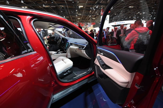 Kh&aacute;m ph&aacute; nội thất kh&ocirc;ng g&oacute;c chết b&ecirc;n trong chiếc LUX SA2.0 của Vinfast