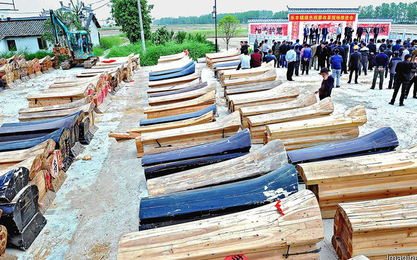 Trong khoảng 1986-2005, tỷ lệ hỏa t&aacute;ng tại Trung Quốc đ&atilde; tăng từ 26% l&ecirc;n 53% tổng số c&aacute;c vụ ch&ocirc;n cất. Tại nhiều th&agrave;nh phố lớn, hỏa t&aacute;ng đ&atilde; trở th&agrave;nh điều hiển nhi&ecirc;n khi ch&ocirc;n cất người qu&aacute; cố.