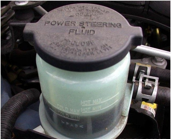 Kiểm tra mức dầu trợ lực thường xuy&ecirc;n để ph&aacute;t hiện hỏng h&oacute;c