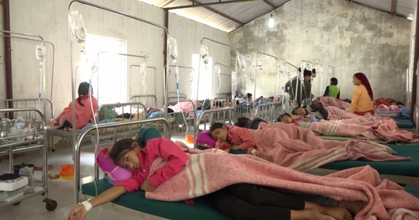 150 học sinh Tiểu học ở Hà Giang nghi bị ngộ độc do ăn xôi