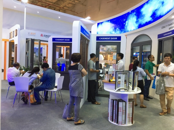 Aseanwindow v&agrave; Xingfa h&uacute;t kh&aacute;ch tham quan tại Vietbuild