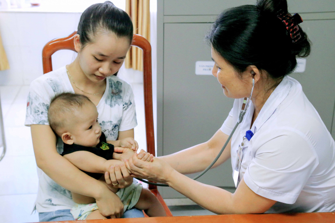 Bệnh nhi bị tay ch&acirc;n miệng đang được điều trị tại BV Đa khoa Ph&uacute; Thọ