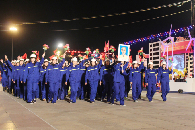 C&ocirc;ng nh&acirc;n ng&agrave;nh Than diễu h&agrave;nh kỷ niệm 50 năm th&agrave;nh lập tỉnh Quảng Ninh (ảnh tư liệu).