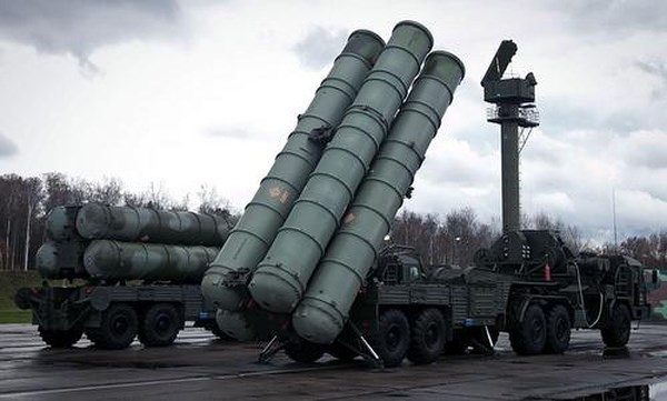 Tổ hợp t&ecirc;n lửa ph&ograve;ng kh&ocirc;ng S-300 của Nga. Ảnh: Sputnik.