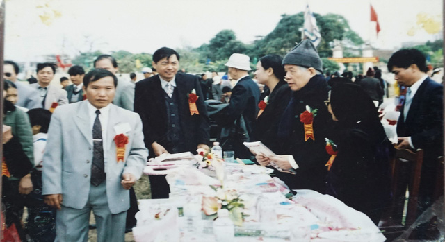 Nguy&ecirc;n Tổng B&iacute; thư Đỗ Mười về dự sự kiện x&atilde; Đ&ocirc;ng Mỹ đ&oacute;n danh hiệu Anh h&ugrave;ng lao động thời kỳ chống Ph&aacute;p năm 2000.