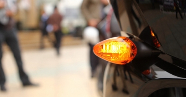 Không xi nhan khi rẽ phải bị phạt bao nhiêu tiền ?