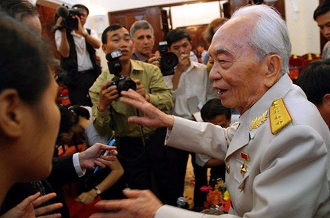 T&aacute;c phẩm của NSNA Trần Hồng.