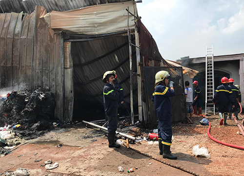 Hiện trường vụ ch&aacute;y. Ảnh:&nbsp;Quế Bi&ecirc;n.