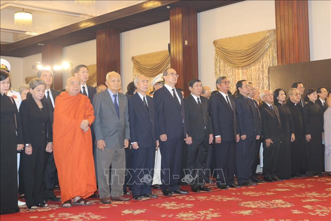 Đo&agrave;n đại biểu Th&agrave;nh ủy &ndash; HĐND &ndash; UBND &ndash; UBMTTQ Việt Nam Tp. Hồ Ch&iacute; Minh do đồng ch&iacute; Nguyễn Thiện Nh&acirc;n, Ủy vi&ecirc;n Bộ Ch&iacute;nh trị, B&iacute; thư Th&agrave;nh ủy Tp. Hồ Ch&iacute; Minh l&agrave;m trưởng đo&agrave;n dự Lễ truy điệu nguy&ecirc;n Tổng B&iacute; thư Đỗ Mười.&nbsp;