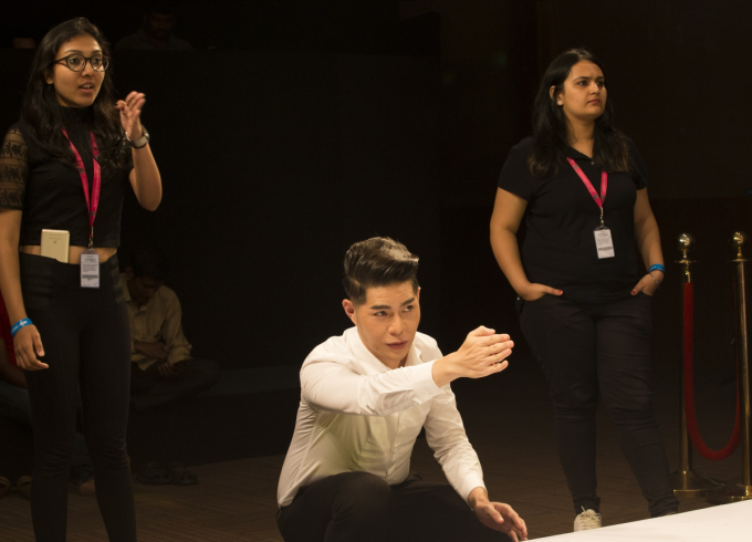 Đạo diễn Nguyễn Hưng Ph&uacute;c thực hiện tuần lễ thời trang trẻ em Ấn Độ