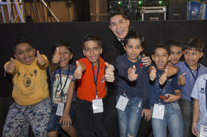 Đạo diễn Nguyễn Hưng Ph&uacute;c thực hiện tuần lễ thời trang trẻ em Ấn Độ