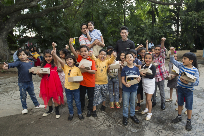 Đạo diễn Nguyễn Hưng Ph&uacute;c thực hiện tuần lễ thời trang trẻ em Ấn Độ