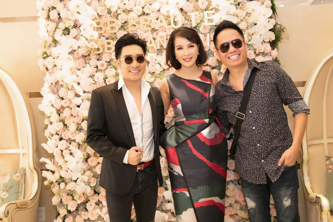 Danh h&agrave;i Việt Hương, vợ chồng nhạc sĩ Đức Huy đến ch&uacute;c mừng MC Thanh Mai