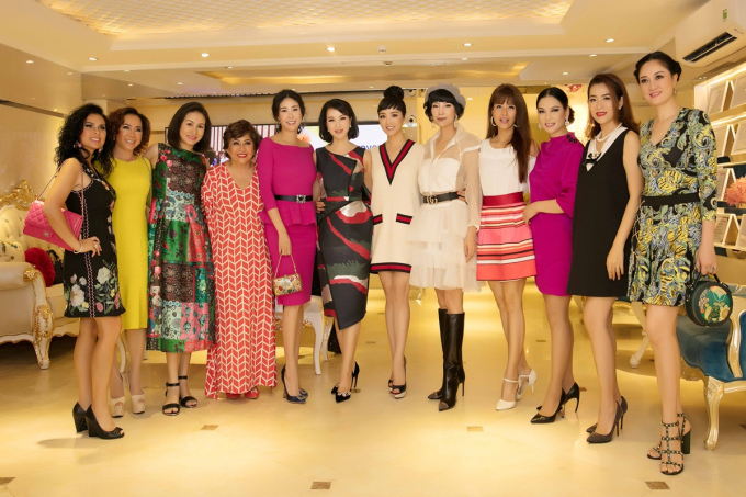 Danh h&agrave;i Việt Hương, vợ chồng nhạc sĩ Đức Huy đến ch&uacute;c mừng MC Thanh Mai