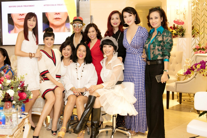 &nbsp;Đến dự sự kiện l&agrave; nhiều nghệ sĩ, đồng nghiệp th&acirc;n thiết của MC Thanh Mai: vợ chồng nhạc sĩ Đức Huy, danh h&agrave;i Việt Hương, Hoa hậu Gi&aacute;ng My, diễn vi&ecirc;n Mai Thu Huyền, Hoa hậu Đ&agrave;m Lưu Ly....