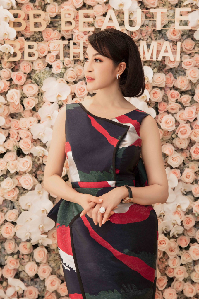 Danh h&agrave;i Việt Hương, vợ chồng nhạc sĩ Đức Huy đến ch&uacute;c mừng MC Thanh Mai