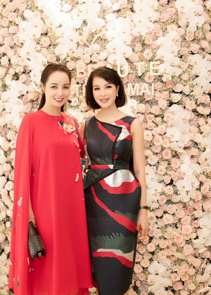 Danh h&agrave;i Việt Hương, vợ chồng nhạc sĩ Đức Huy đến ch&uacute;c mừng MC Thanh Mai