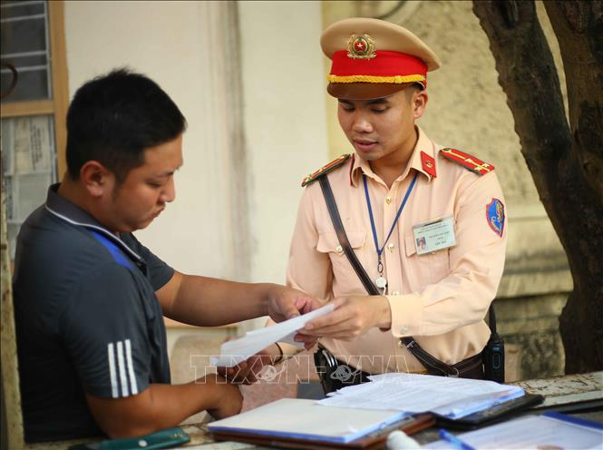 Thượng &uacute;y Nguyễn Văn Tiến.