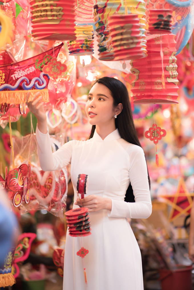 Đại diện Việt Nam tại Miss Tourism Queen Worldwide 2018 từng đi phụ việc với mức lương 2 ng&agrave;n đồng/ng&agrave;y