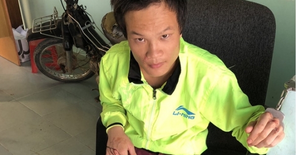 Dùng Dao chém liên tiếp bố mẹ để trừ… “ma”