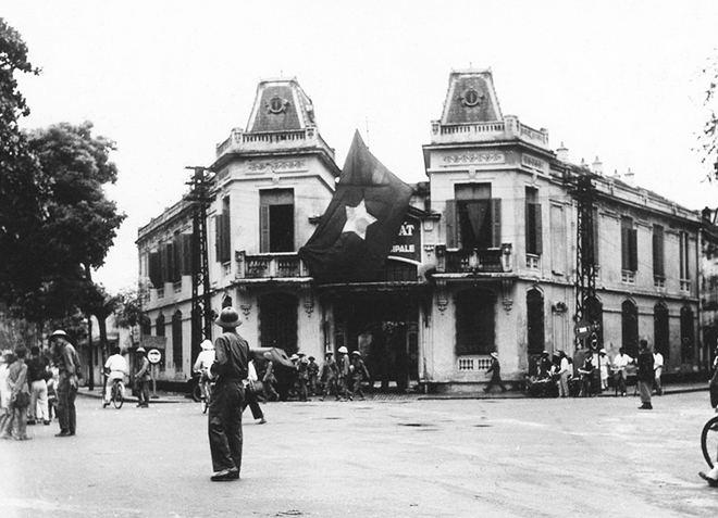 1954: To&agrave; nh&agrave; số 2 Tr&agrave;ng Thi vừa được qu&acirc;n đội Việt Minh tiếp quản từ tay Ph&aacute;p v&agrave;o ng&agrave;y 10-10-1954.