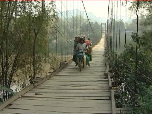 Cầu treo - nơi nữ sinh bất ngờ nhảy cầu tự vẫn. (Ảnh minh họa).