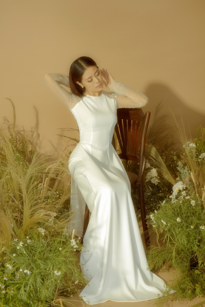 'Kiều nữ l&agrave;ng h&agrave;i' Nam Thư nền n&atilde; trong t&agrave; &aacute;o d&agrave;i