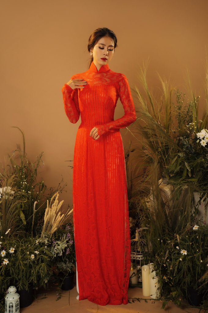 'Kiều nữ l&agrave;ng h&agrave;i' Nam Thư nền n&atilde; trong t&agrave; &aacute;o d&agrave;i