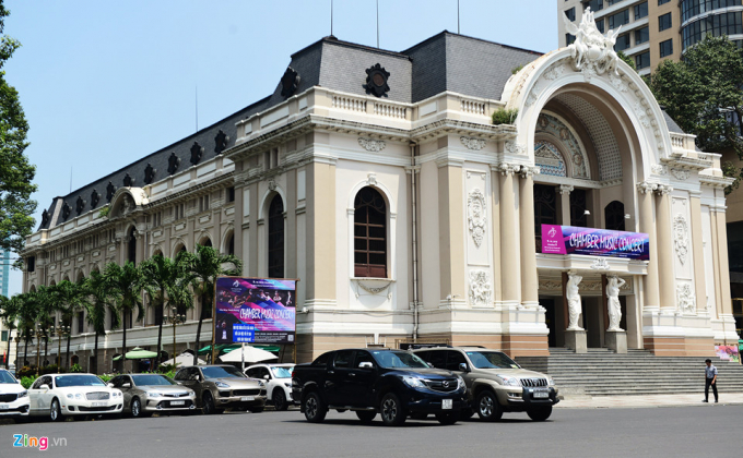 V&agrave;o thời Ph&aacute;p, S&agrave;i G&ograve;n c&oacute; 3 nh&agrave; h&aacute;t l&agrave;&nbsp;Nh&agrave; h&aacute;t Opera (nay l&agrave; Nh&agrave; h&aacute;t TP.HCM), Nh&agrave; h&aacute;t Phiharmonie (nay l&agrave; Kho bạc TP) v&agrave; Nhạc viện TP. Đến nay chỉ c&ograve;n Nh&agrave; h&aacute;t TP nằm tr&ecirc;n đường Đồng Khởi, quận 1, hoạt động phục vụ c&ocirc;ng ch&uacute;ng thường xuy&ecirc;n.&nbsp; &nbsp; &nbsp; &nbsp;