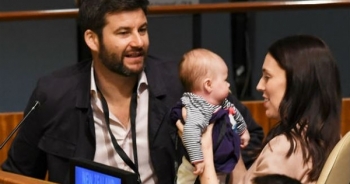 Nguyên thủ đầu tiên ôm con đi họp trong lịch sử Liên Hợp quốc