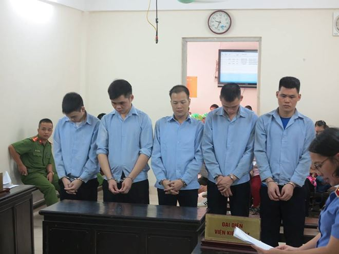 C&aacute;c bị c&aacute;o tại phi&ecirc;n xử.