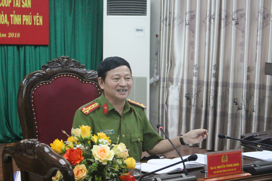 Đại t&aacute; Nguyễn Trung Nghĩa tại cuộc họp b&aacute;o