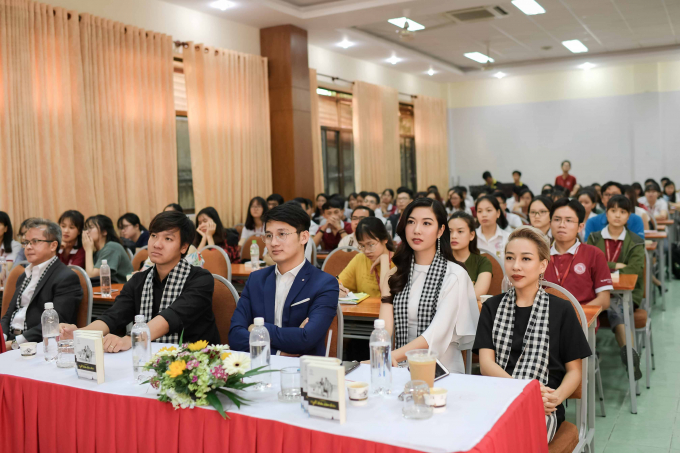 &Aacute; hậu Th&uacute;y V&acirc;n: &ldquo;Từng l&agrave;m chiến lược để th&agrave;nh &Aacute; hậu quốc tế&rdquo;