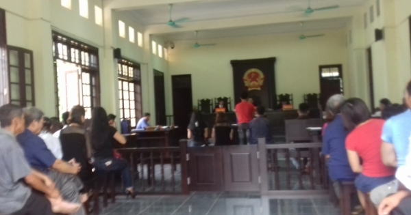 Mức án đối với kẻ dùng dao chém chết vợ sau nhiều năm bỏ trốn sang Lào