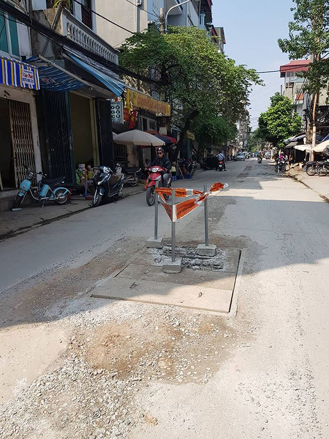 Đoạn đ&agrave;o đường d&agrave;i gần 2km k&eacute;o đường Bạch Đằng từ đoạn ng&atilde; 3 Bạch Đằng - Cầu Đất (phường Chương Dương, quận Ho&agrave;n Kiếm) đến ng&atilde; 3 Bạch Đằng - V&acirc;n Đồn (phường Bạch Đằng, quận Hai B&agrave; Trưng).