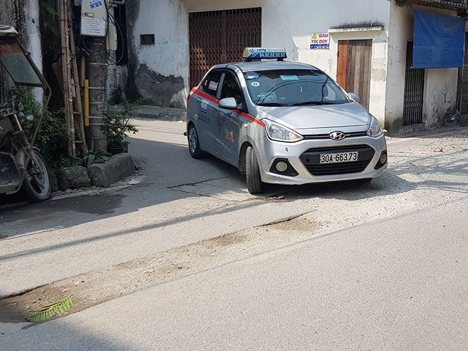 Đ&agrave;o đường tại ng&atilde; 3 T&acirc;y Kết - Bạch Đằng.