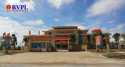 Trụ sở UBND huyện Quảng Trạch nơi &ocirc;ng Đậu Minh Ngọc bổ nhiệm, điều động nhiều trường hợp vi phạm, sai quy tr&igrave;nh.