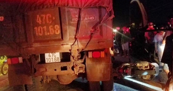 Đắk Lắk: Va chạm với xe tải, nữ trung úy công an bị cán tử vong