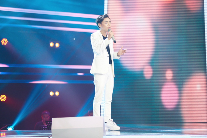 Xuất hiện cậu b&eacute; giọng cao