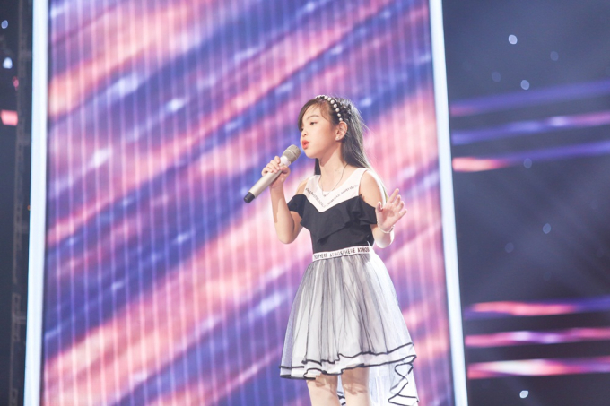 Xuất hiện cậu b&eacute; giọng cao