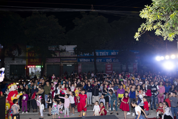 Ca sĩ Đan Trường c&ugrave;ng người h&acirc;m mộ Tuy&ecirc;n Quang sống lại &ldquo;Cả một trời k&yacute; ức&rdquo;